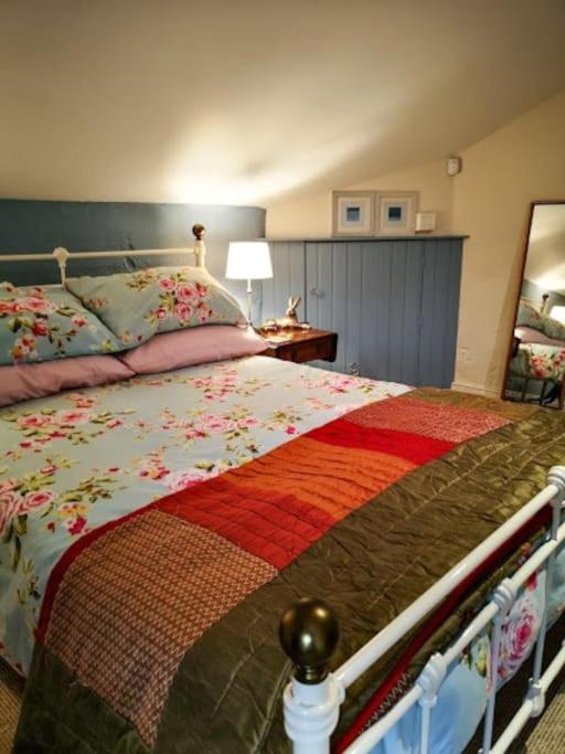 Ballyclare Riverside Cottage At Logwood Mill מראה חיצוני תמונה